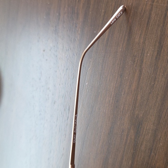 Quay Stop And Stare Sunglasses - Picture 3 of 3